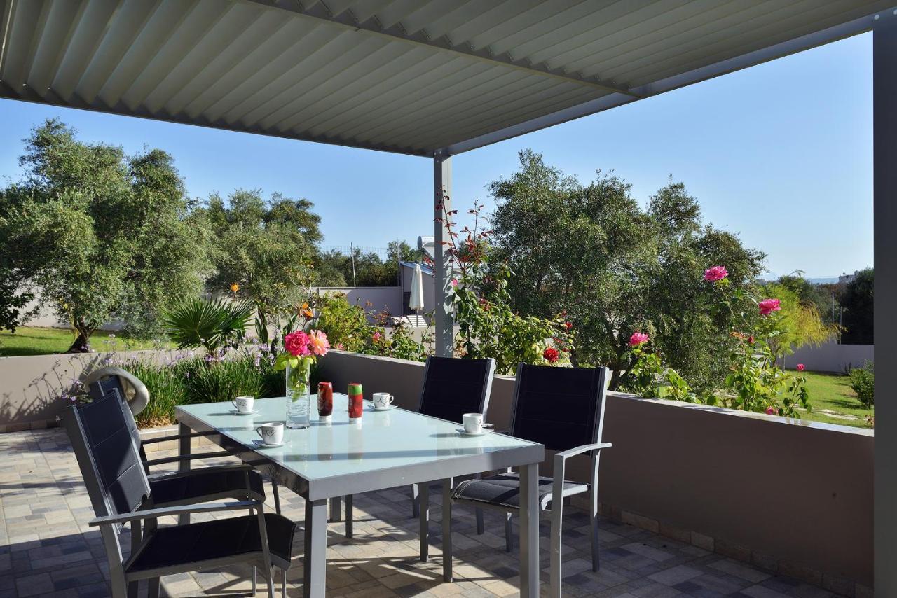 Alexandra'S Garden Houses Stalos Exterior photo