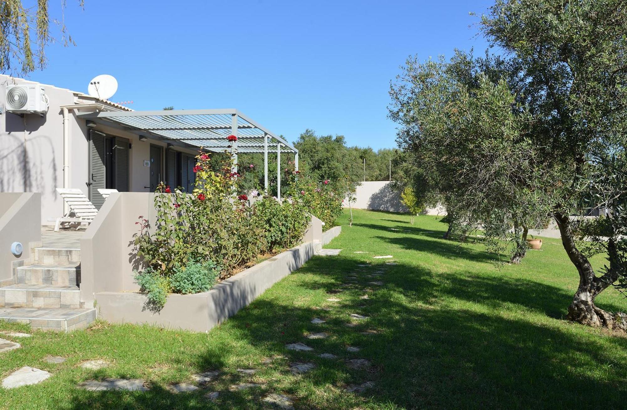 Alexandra'S Garden Houses Stalos Exterior photo